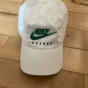 Nike Oregon white baseball cap